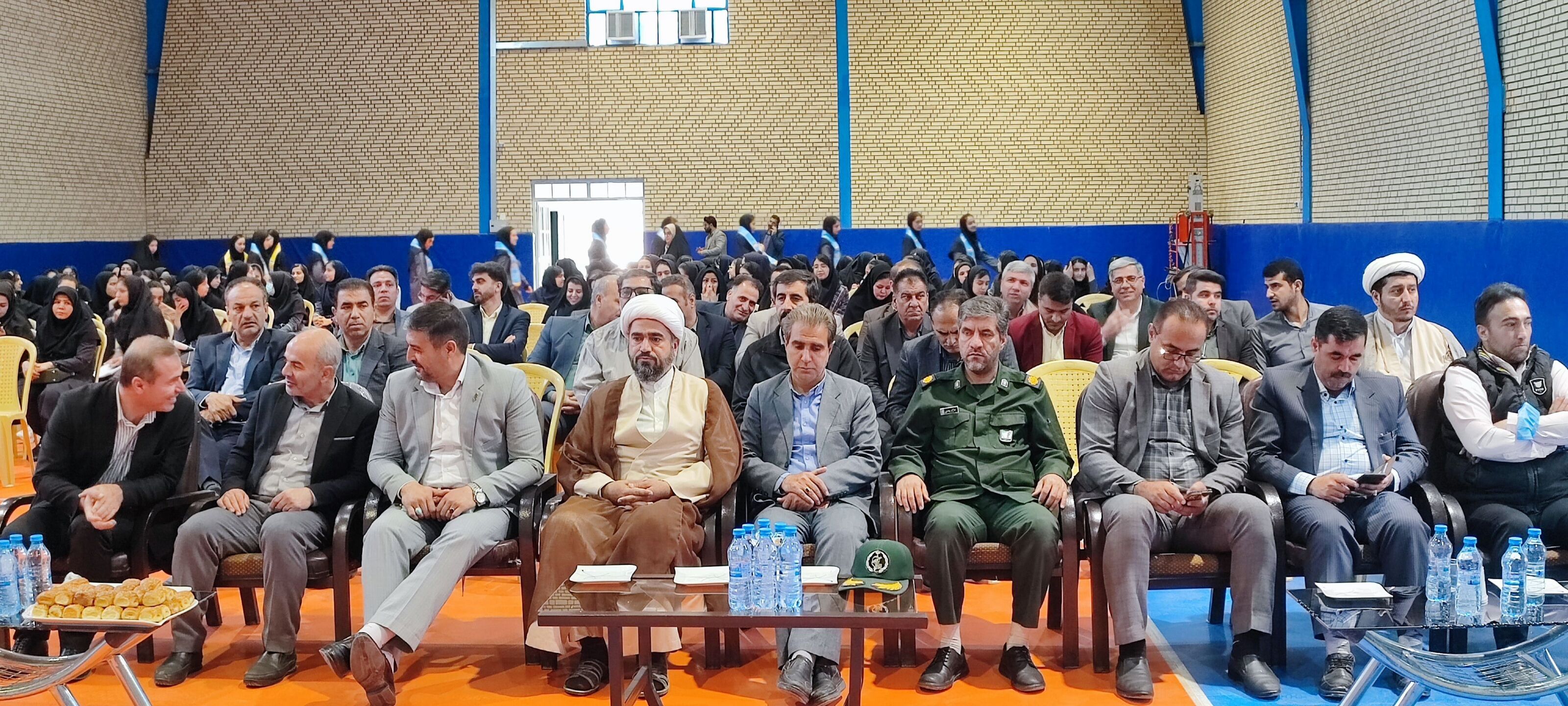 نواختن زنگ سپاس معلم در شهر آشخانه