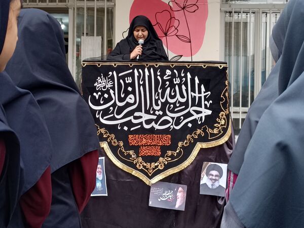 مراسم بزرگداشت شهید سیدحسن نصرالله و سردار شهید نیل فروشان در دبیرستان دخترانه امام حسین(ع) مشهد