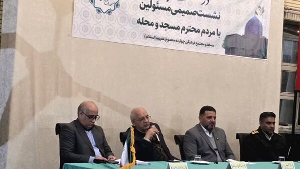 نشست صمیمی مسئولان با اهالی مسجد و محله فلاحی مشهد