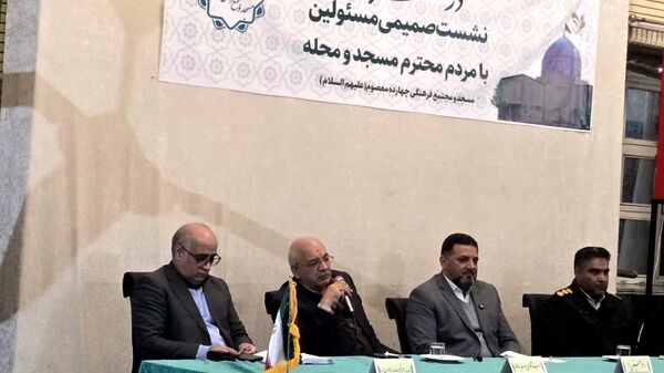 نشست صمیمی مسئولان با اهالی مسجد و محله فلاحی مشهد