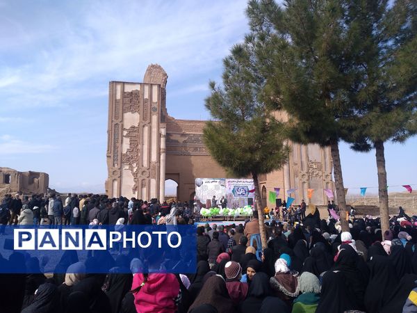 پیاده‌روی خانوادگی به مناسبت نیمه شعبان در روستای زوزن