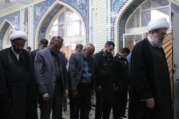 مدیرکل آموزش و پرورش استان در نماز جمعه شهربن