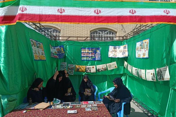 همایش یاوران انقلاب و جشن مدرسه‌ای ایرانمون در شیراز