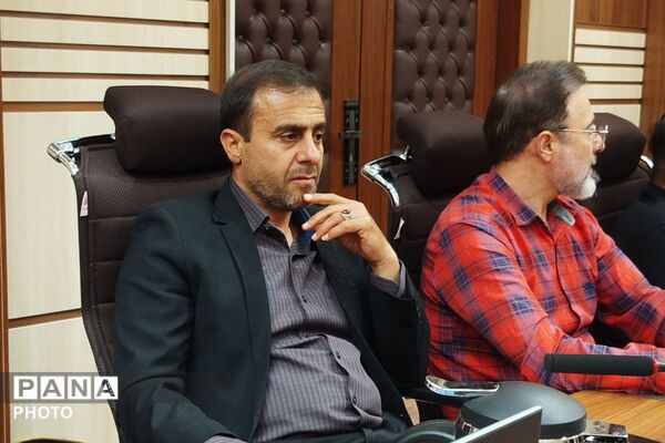تقدیر از معلمان نمونه استانی به مناسبت گرامیداشت هفته معلم در ناحیه دو شهرری 
