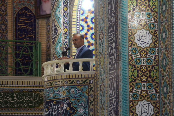 نماز جمعه شهرکرد با عطر حضور معلمان