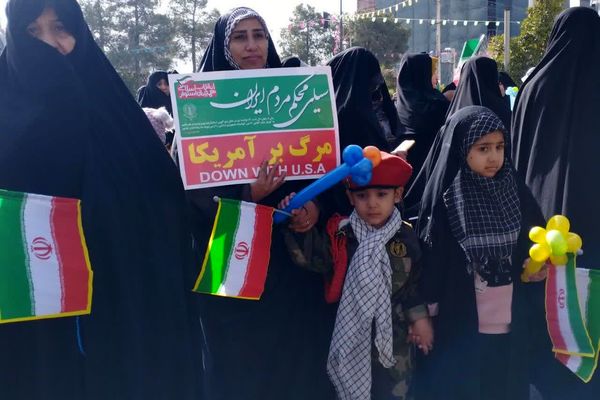 حضور با شکوه مردم زرقان در راهپیمایی 22 بهمن ماه