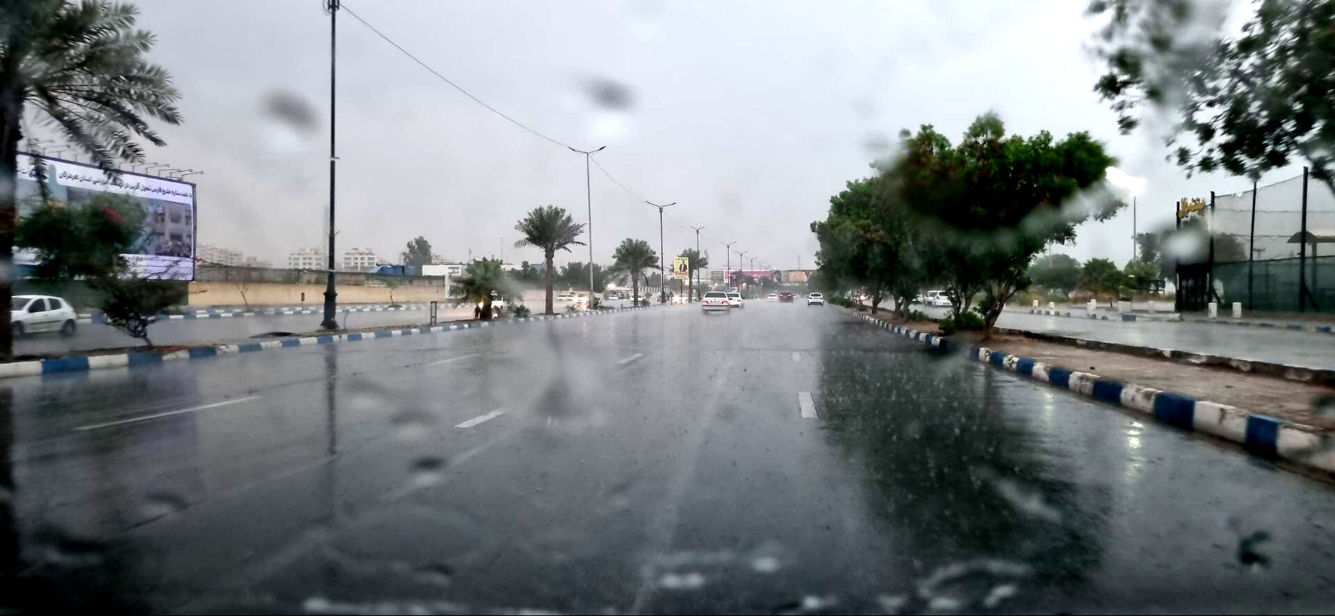 بارش باران چهره بندرعباس را پاییزی و دل‌انگیز کرد