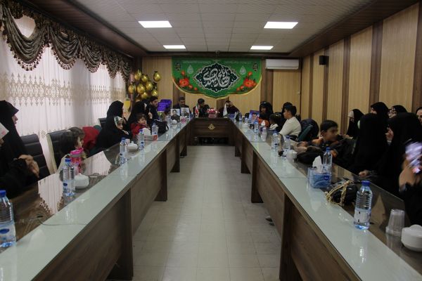 نور انتظار، سفره نذری را به نام فرزندان شهدا روشن کرد