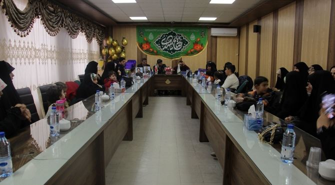 نور انتظار، سفره نذری را به نام فرزندان شهدا روشن کرد