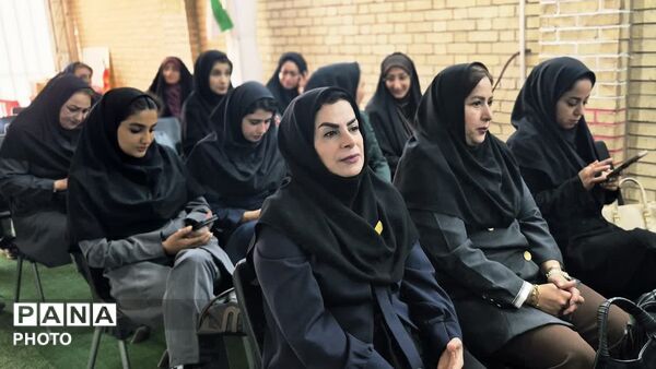 زنگ سپاس معلم در هنرستان غلامحسینی شهرستان فردیس