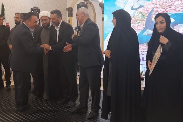 تجلیل از مدیران و معلمان نمونه مدارس غیردولتی شهرستان اسلامشهر 