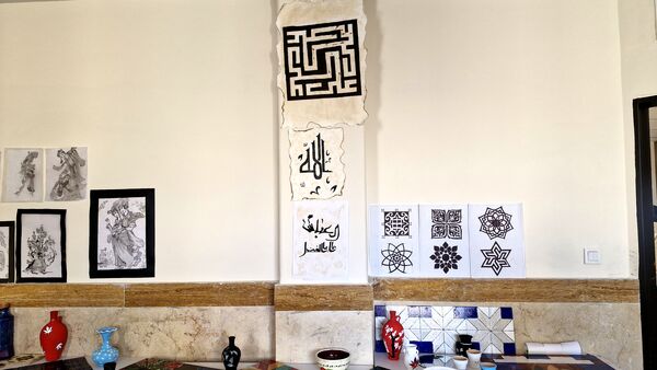 تجلی خلاقیت و نوآوری در نمایشگاه هنرهای دستی دانش‌آموزان هنرستان زنده‌یاد کبری زرگران ملارد