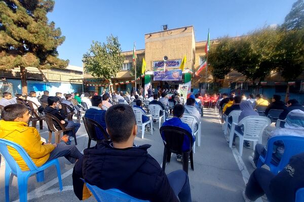 آیین نواختن زنگ پدافند غیرعامل در دبیرستان تهرانی باقرشهر 
