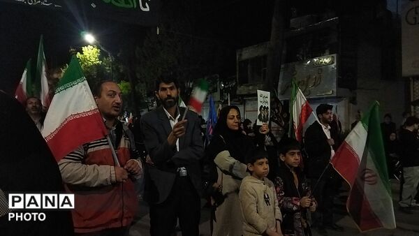 نیشابوری ها از پیر تا کودک در اجتماعات خیابانی