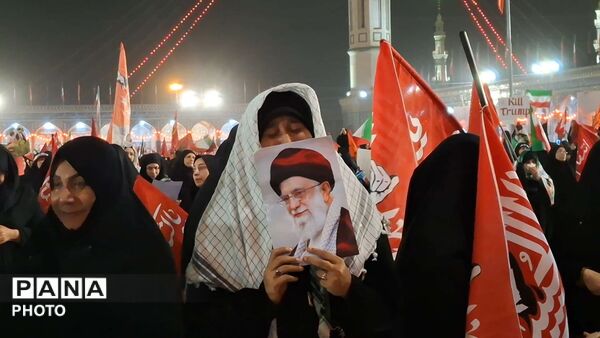 بیعت مردم با آقای شهید ایران 