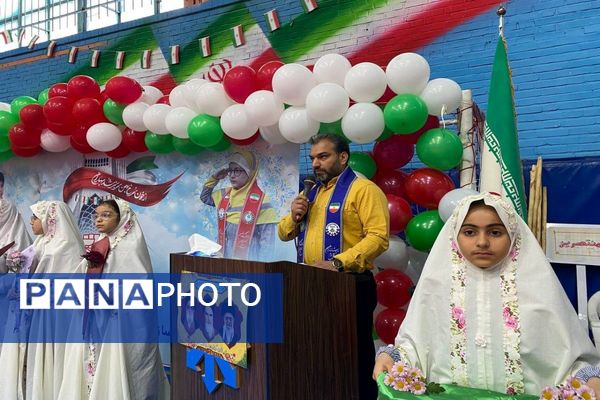 یاوران انقلاب؛روشنای مسیر نوجوانان امروز