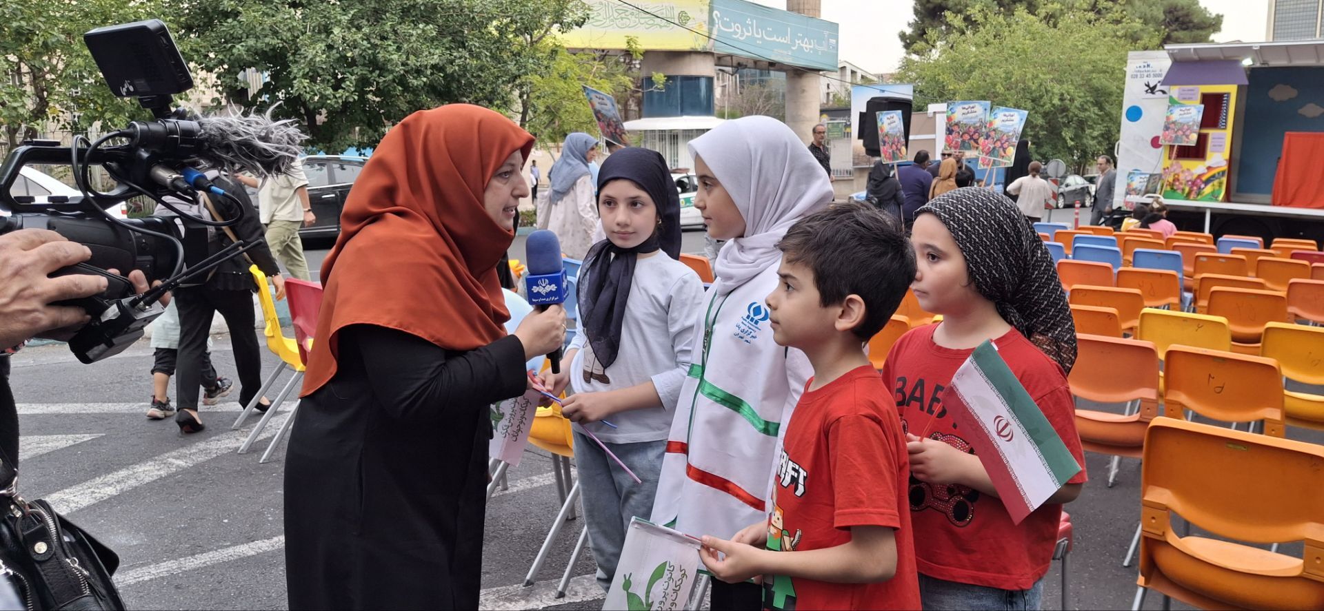 تهران غرق در شادی کودکان؛ این‌بار دانش‌آموزخبرنگار پانا، سوژه خبر شد