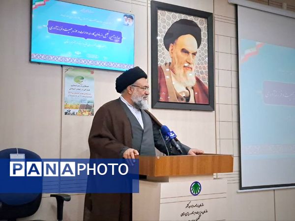 تجلیل نماینده ولی فقیه کهگیلویه و بویراحمد از بانوان شاغل به‌مناسبت ولادت حضرت زهرا (س)