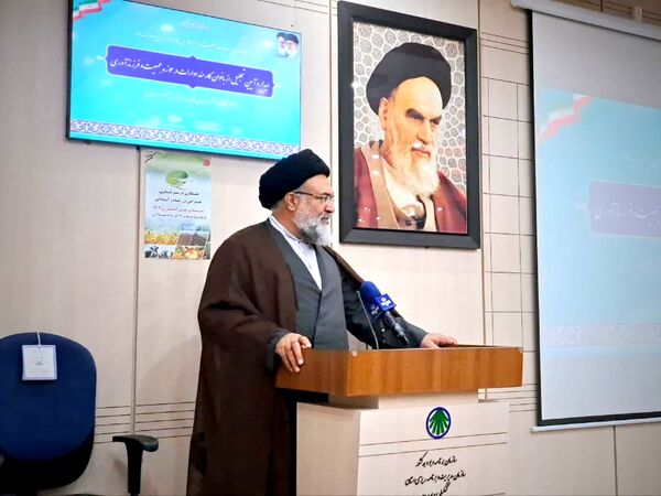 تجلیل نماینده ولی فقیه کهگیلویه و بویراحمد از بانوان شاغل به‌مناسبت ولادت حضرت زهرا (س)
