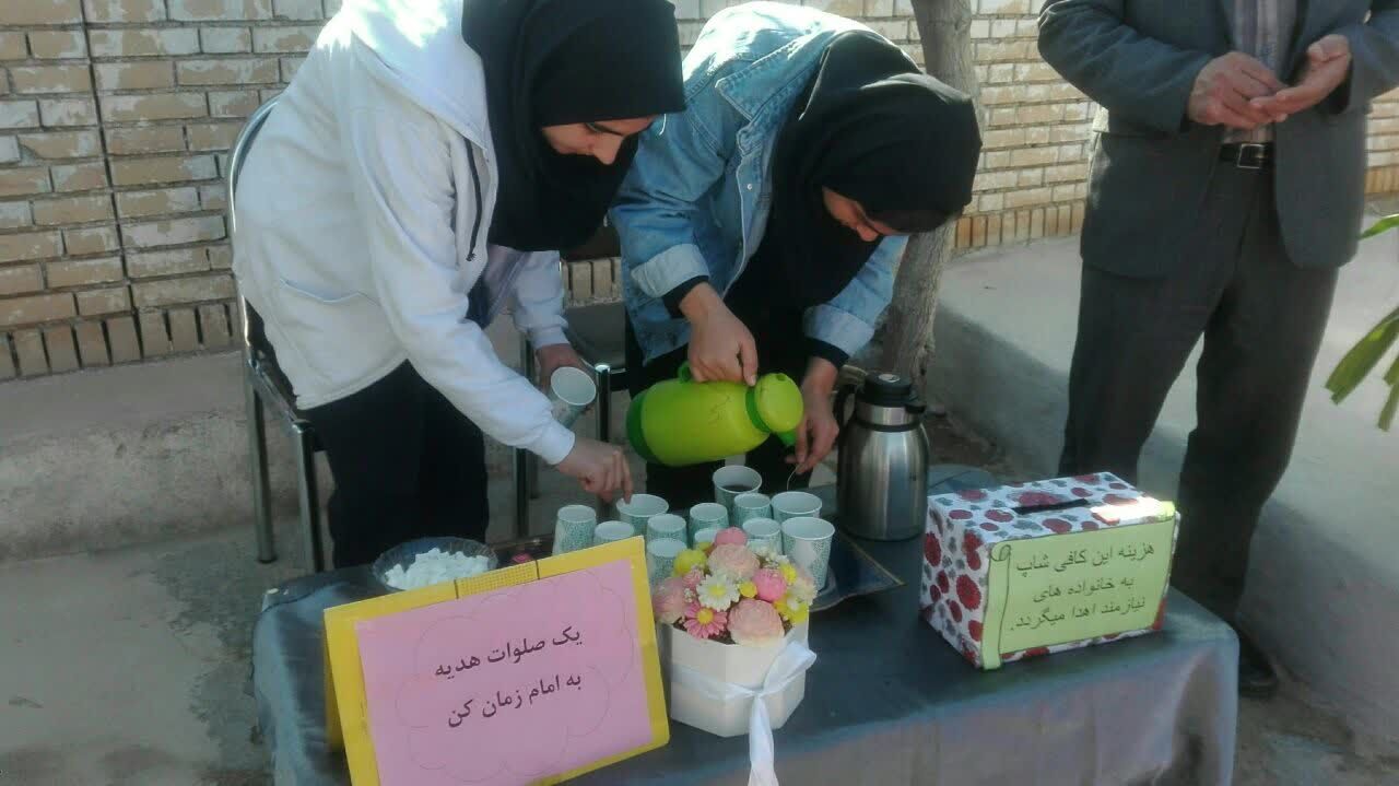 بازارچه کسب و کار دانش آموزی در دبیرستان حاج سید محمد میری بزنجرد خلیل آباد