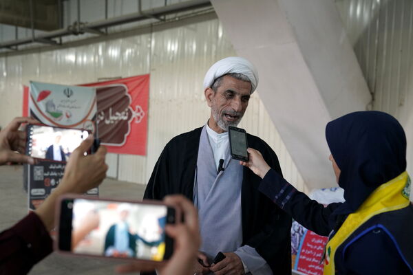 حضور پرشور دانش‌آموزان عضو سازمان دانش‌آموزی در نمازجمعه اصفهان