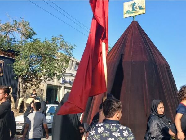 اجتماع عظیم عاشقان حسینی در مراسم خیمه سوزان