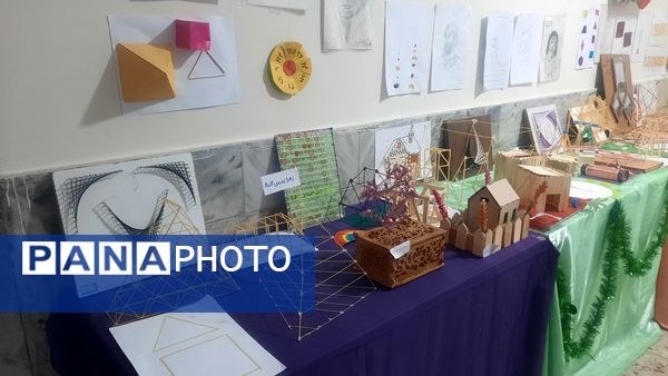 نمایشگاه دست‌سازهای دانش‌آموزان دبیرستان فرهنگیان ناحیه ۷ مشهد 