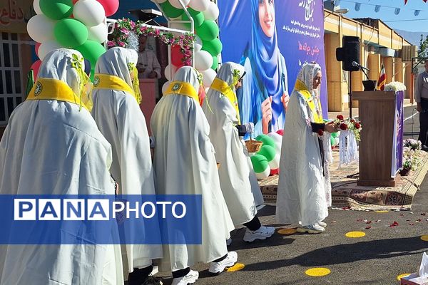 آیین نواختن زنگ مدرسه با شروع سال تحصیلی جدید 