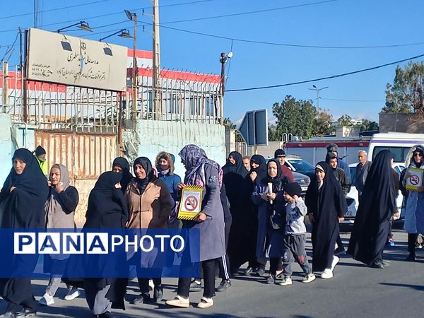 پیاده‌روی خانوادگی در اسلامشهر