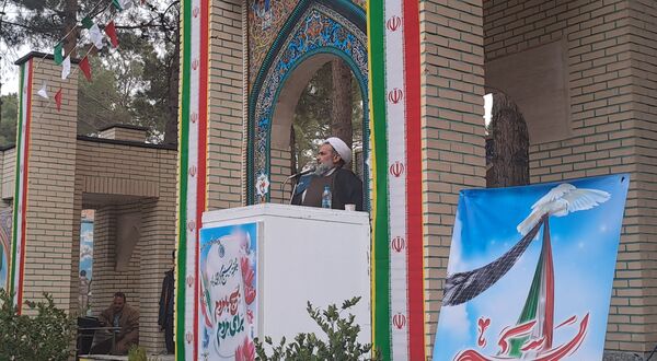  غبارروبی مزار شهدا در نیشابور 