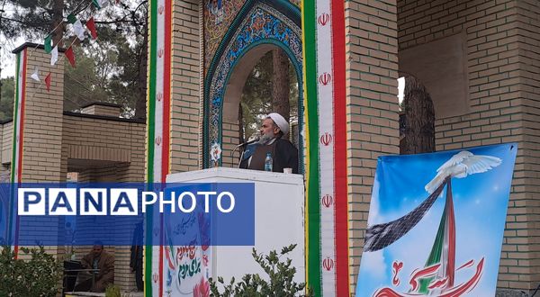  غبارروبی مزار شهدا در نیشابور 