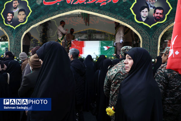 تشییع پیکرهای ۱۰۰ شهید گمنام از مقابل دانشگاه تهران