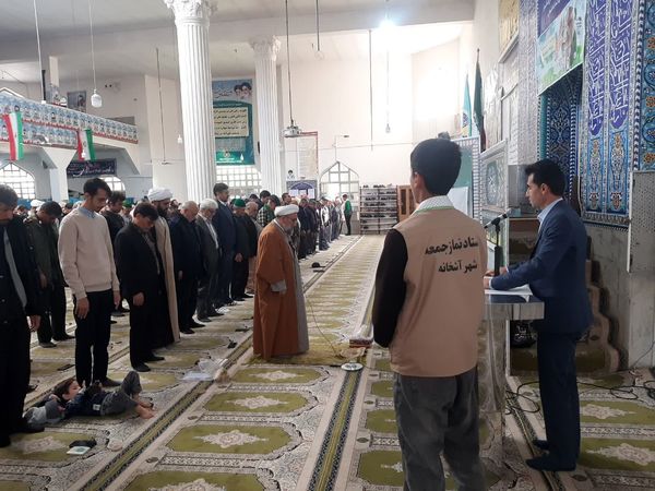 حضور دانش‌آموزان و برپایی میز خدمت در نماز جمعه این هفته آشخانه 