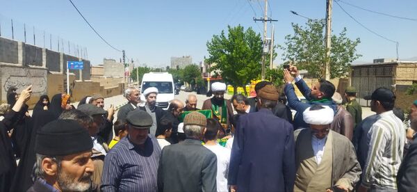 استقبال مردم شهر تیتکانلو از پرچم امام رضا(ع)