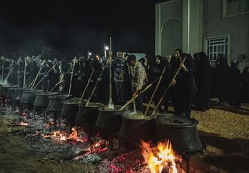 پخت آش گندم در بنادکوک؛ تجلی محبت مردم به امام رضا (ع)
