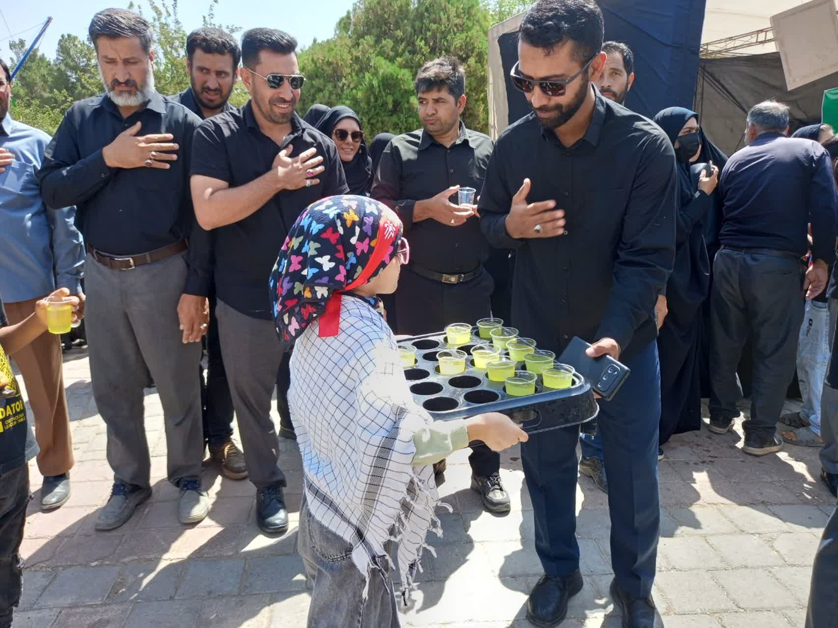حضور دانش‌آموزان و فرهنگیان تربت‌جامی در عزاداری اربعین حسینی