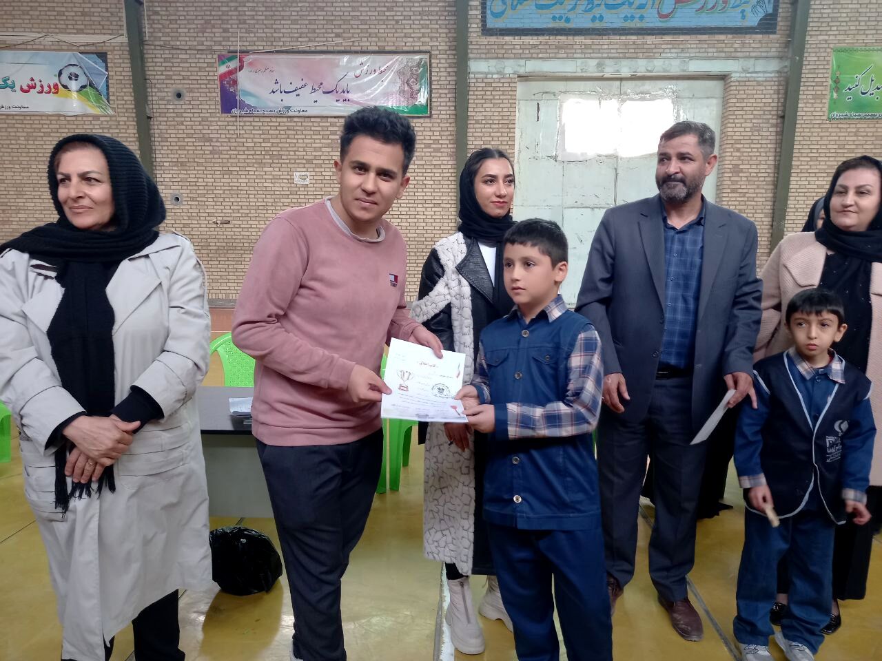 مسابقات دارت در دبستان پسرانه غدیر شهرستان شیروان