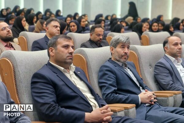 درخشش ستارگان ورامین در آیین تجلیل از نخبگان آموزشی