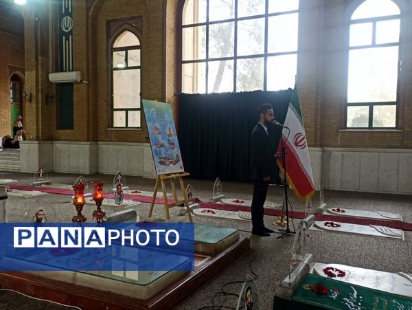 گرامیداشت هفته امورتربیتی در کنار مزار شهدای ۷۲ تن