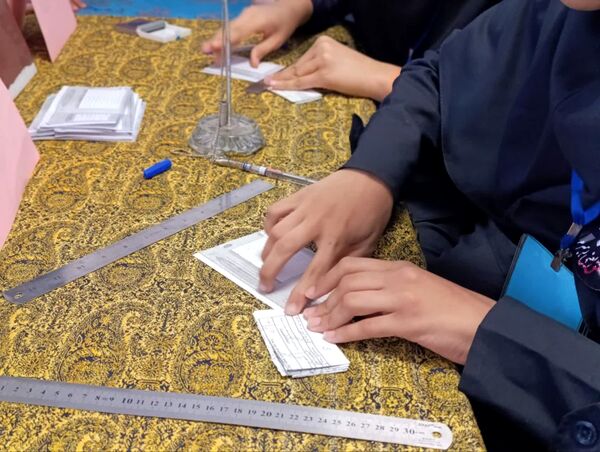 انتخابات مدرسه‌ای در دبیرستان هیات امنایی مطهره گالیکش