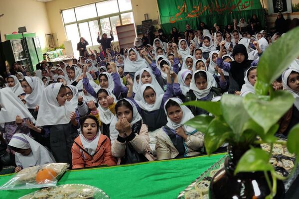 طنین نوای عشق و عزا؛ مراسم عزاداری دهه دوم فاطمیه در مدارس بهارستان‌دو