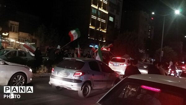 نیشابوری ها تا پایان جنگ  به  بلوار فضل با پرچم ایران  می آیند 