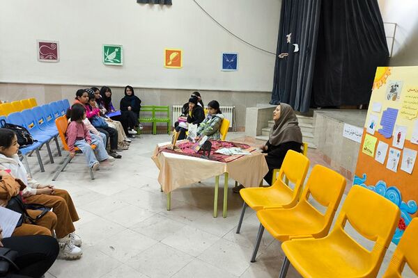 کافه کتاب کانون پرورش فکری اندیشه میزبان شاعر نوجوان