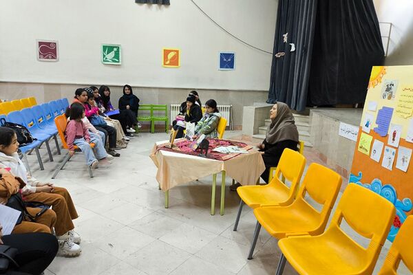کافه کتاب کانون پرورش فکری اندیشه میزبان شاعر نوجوان