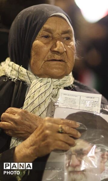 میدان مرکزی شهرستان بردسکن سیاه پوش شد