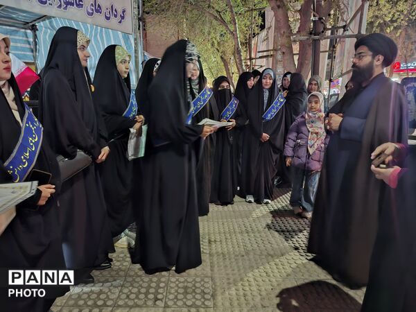  قدردانی از دختران انجمن اسلامی در راهپیمایی شهرستان آشخانه