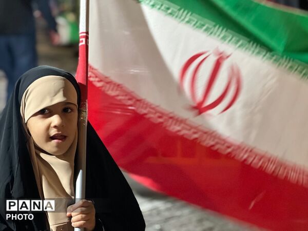 حضور کودکان در اجتماعات که میدان را خالی نمی کنند