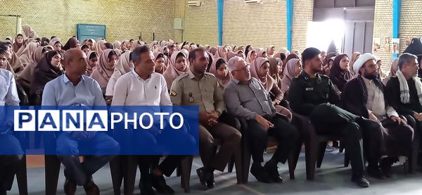 نواختن زنگ مهر و ایثار در مدارس جزیره هرمز 