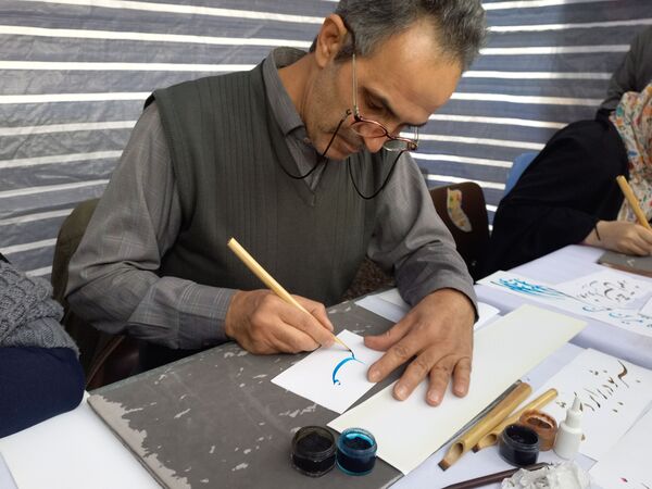 حضور دانش آموزان اسلامشهری در راهپیمایی ۱۳ آبان