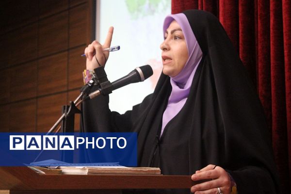  همایش تکریم از مقام معلم در اردوگاه شهید منتظری با حضور مسئولان بهارستان‌2